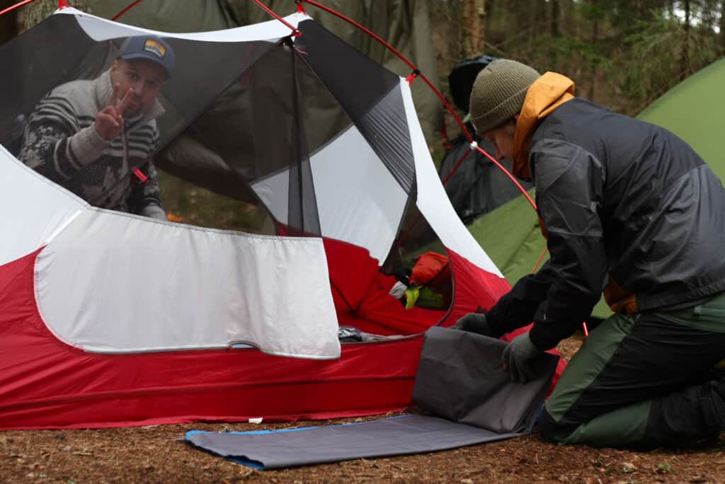 nuuksio teltta retkeily makuualusta